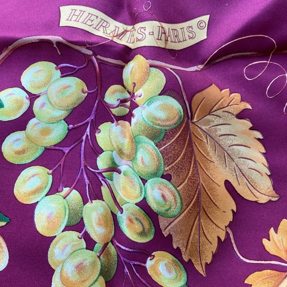 Hermes game bird autumn fruit print silk Carre 90cm - Picture 6 of 7